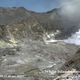 En esta imagen se pueden ver a los turistas caminando en los alrededores del cráter apenas 20 minutos antes de la erupción.
